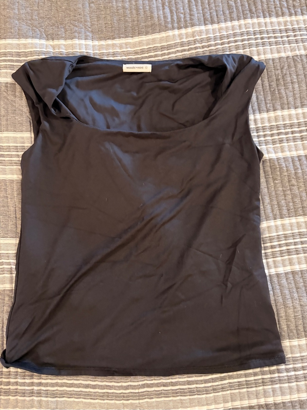 Women’s Large Wasabi Mint Black Scoop Neck Top